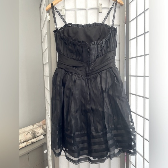 Strapless Sweetheart Black Striped Formal Dress - size 6 - Picture 2 of 8